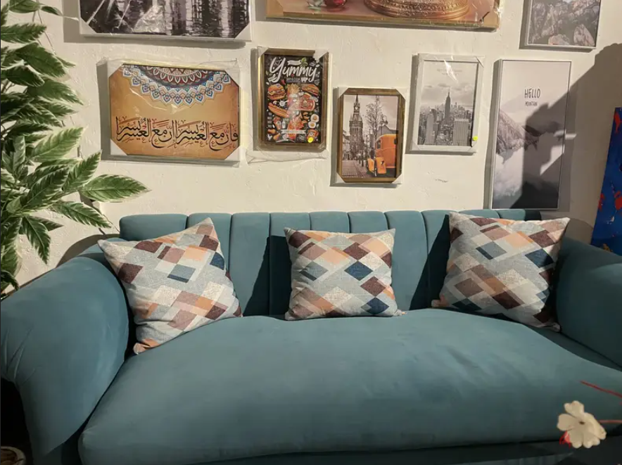 ركنة كنبة كبيرة و كنبة صغيرة و ٢ فوتيه