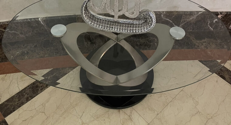 طاولة زجاجية فاخرة