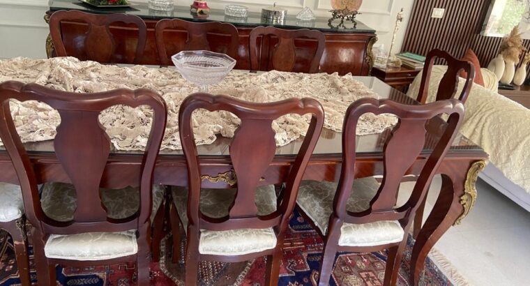 Dining table for sale