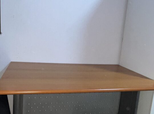 غرفة أطفال كاملة للبيع – سرير بدورين + مكتب + دولا