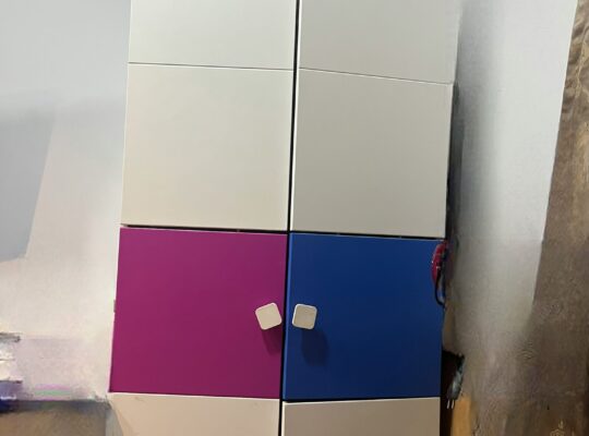 غرفة أطفال كاملة للبيع – سرير بدورين + مكتب + دولا