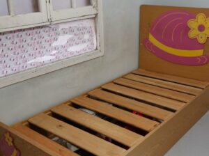 سرير اطفال