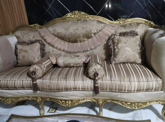 صالون للبيع بحاله ممتازه خشب زان