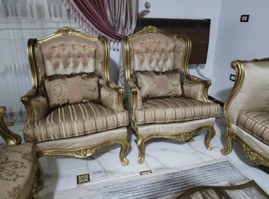 صالون للبيع بحاله ممتازه خشب زان