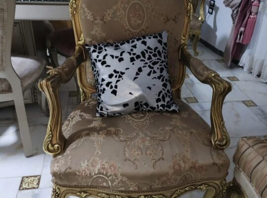 صالون للبيع بحاله ممتازه خشب زان