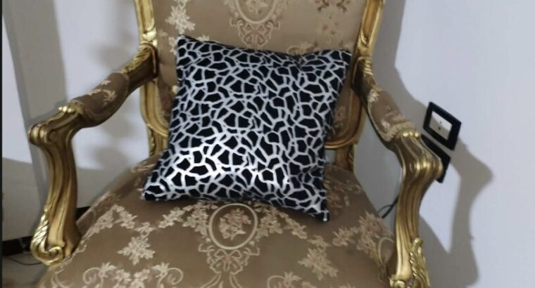 صالون للبيع بحاله ممتازه خشب زان