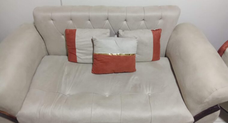 انتريه مودرن شيك بحالة ممتازة – ألوان مميزة