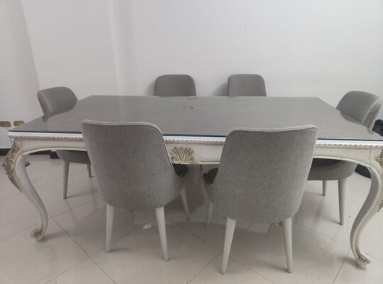 ​سفرة كاملة مع بوفيه مودرن كلاسيك – حالة ممتازة –