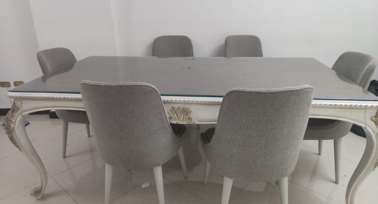 ​سفرة كاملة مع بوفيه مودرن كلاسيك – حالة ممتازة –